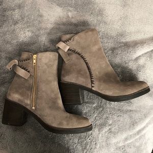 UGG Fraise Whipstitch Bow Bootie - Suede - 9.5